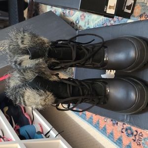 Sorel size 7 Joan of Arctic fur lined boots